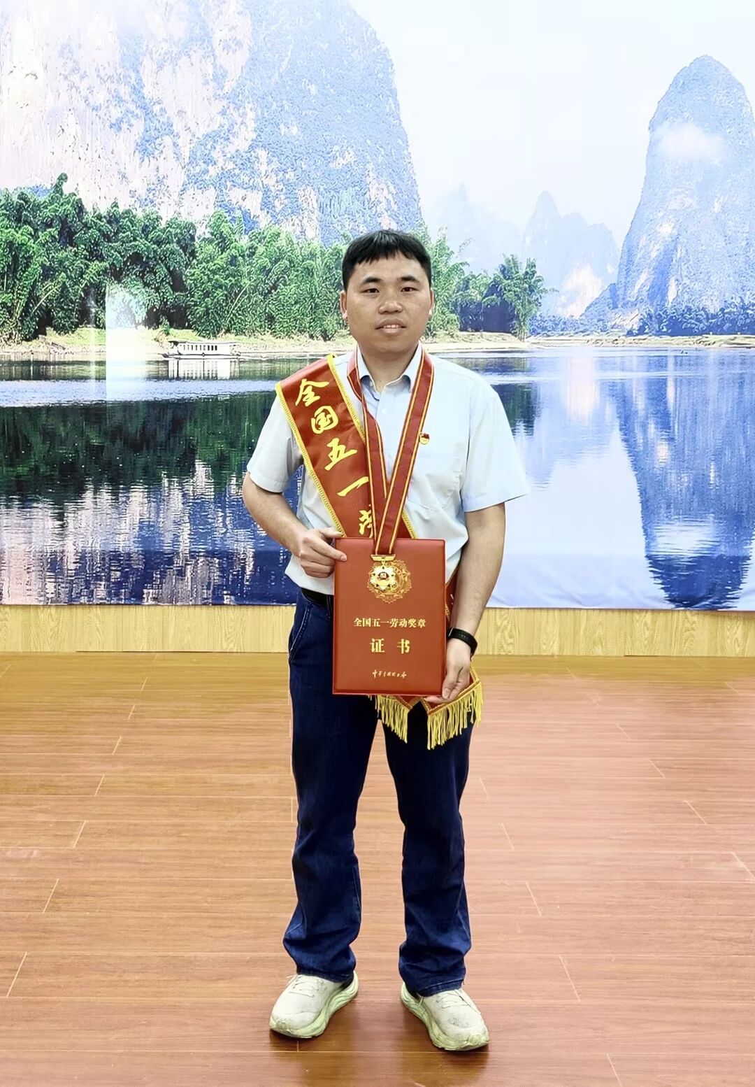 喜報(bào) | 桂林福達(dá)股份有限公司離合器分公司梁廣才榮獲“全國(guó)五一勞動(dòng)獎(jiǎng)?wù)隆? loading=