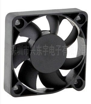 微型風機廠家?guī)窇浤羌尤诵牡倪^去！